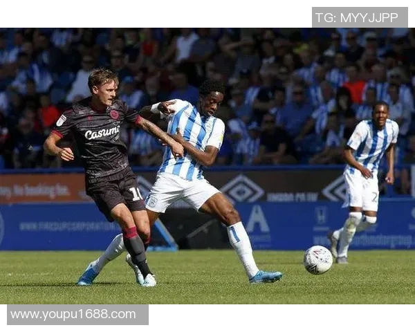 2018年8月19日曼联对阵哈德斯的精彩比赛回顾与分析